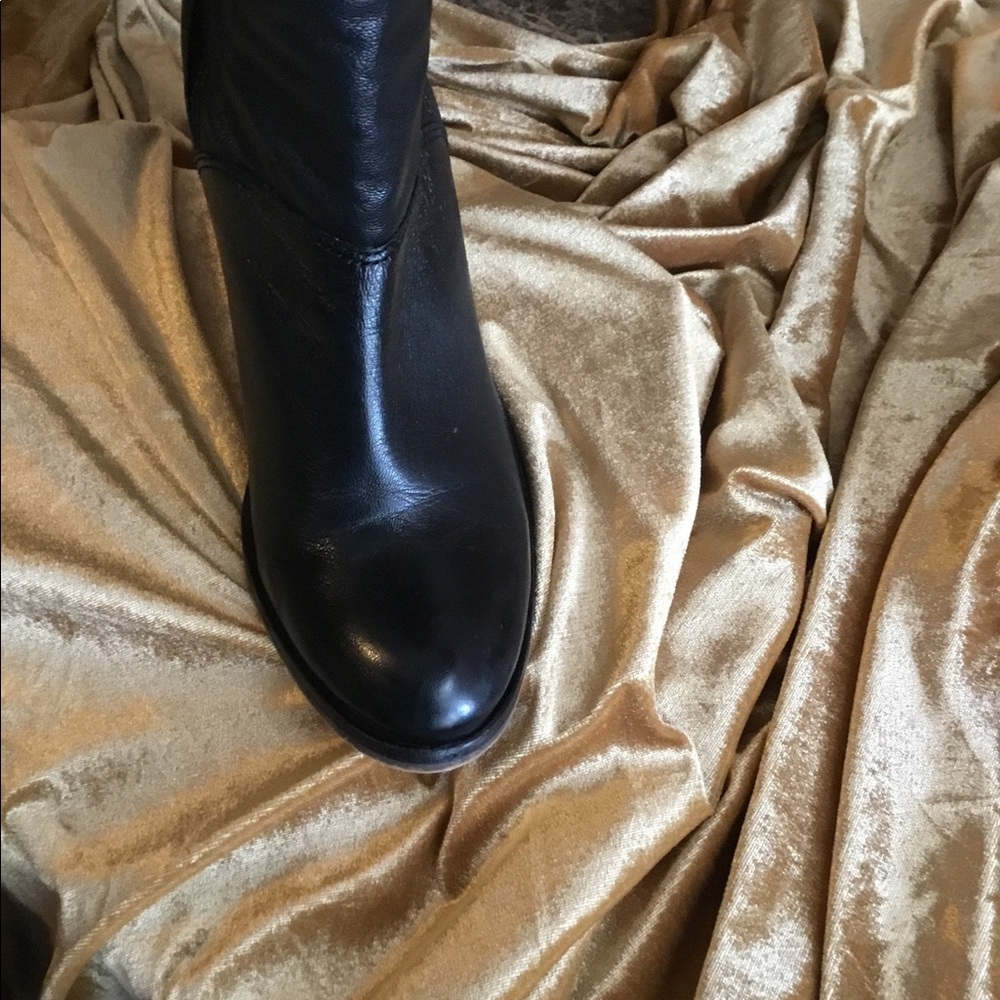 Lady knee high boot